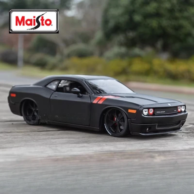 Maisto 1:24 2008 Challenger Simulation muscle car modified version alloy car model static ornament
Maisto 1:24 2008 Challenger Simulation muscle car modified version alloy car model static ornament