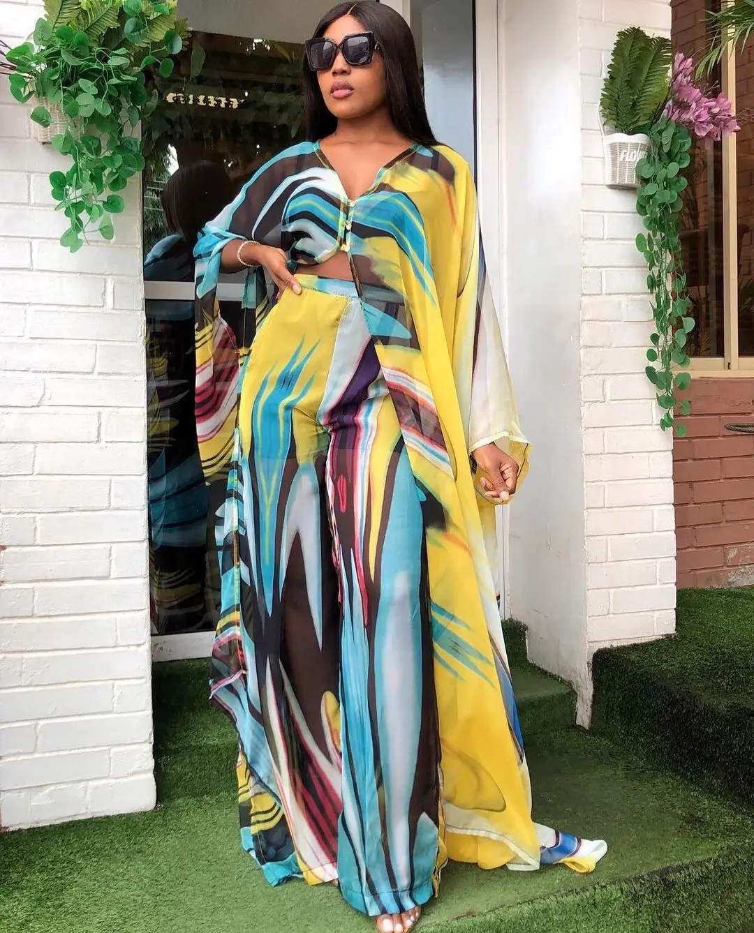 Two Piece Set Loose Chiffon African Dresses Women Bat Sleeve Printing Robe+loose Trousers Suit Muslim Fashion Islamic Clothing
Two Piece Set Loose Chiffon African Dresses Women Bat Sleeve Printing Robe+loose Trousers Suit Muslim Fashion Islamic Clothing