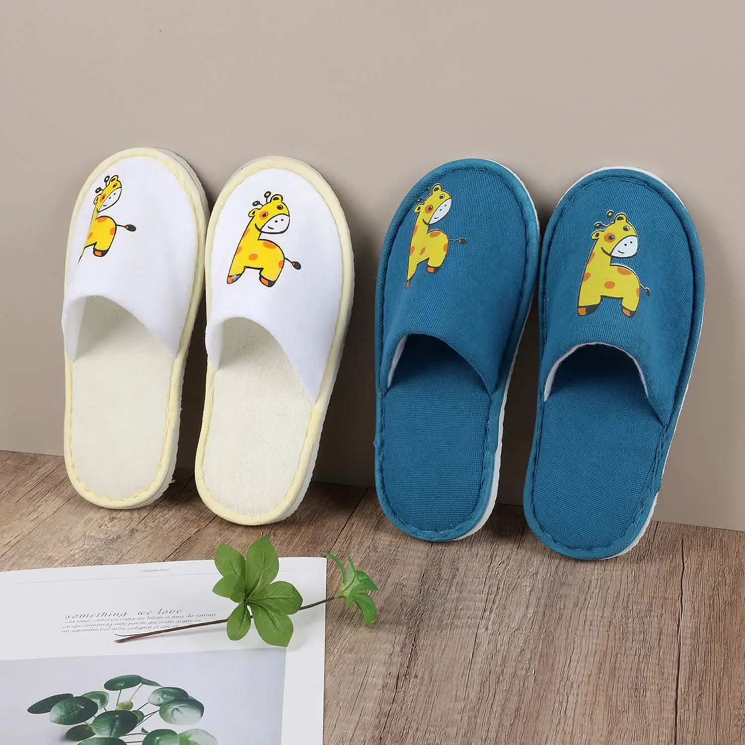 Lovely Children's Slippers Travel Comfortable Cotton Slippers Home Cartoon Flat Slippers Cute Non-slip Slides Indoor Shoes
Lovely Children's Slippers Travel Comfortable Cotton Slippers Home Cartoon Flat Slippers Cute Non-slip Slides Indoor Shoes