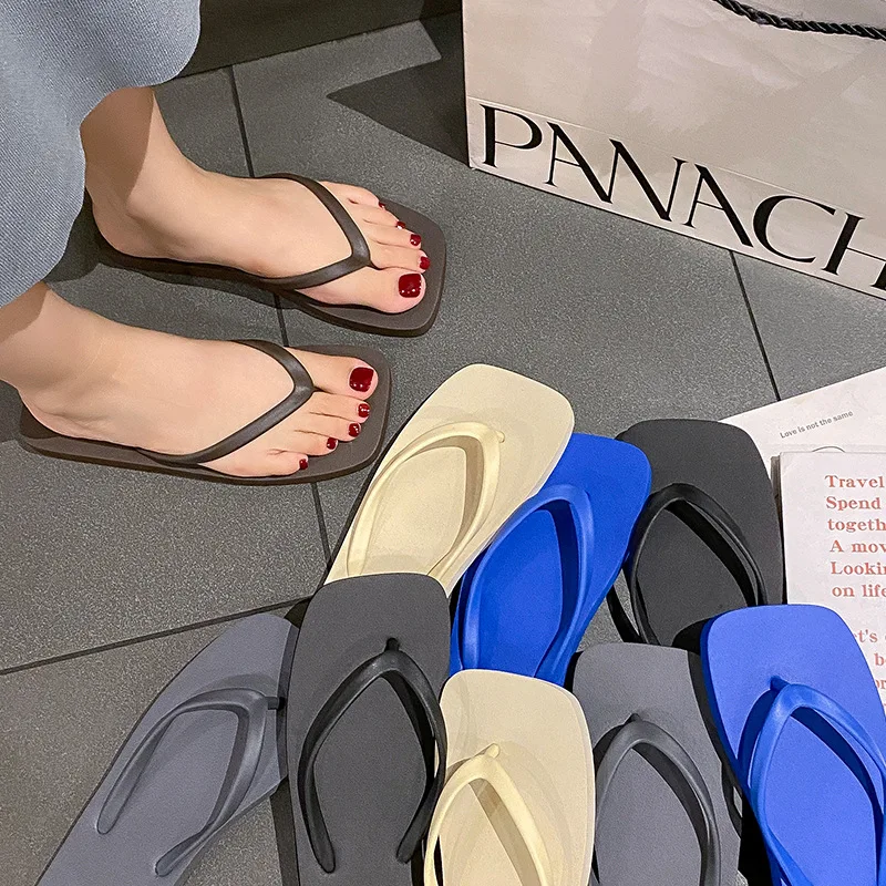 Summer Women's Thong Slippers Japanese Style Pure Color Travel Anti-slip Soft Bottom Couples Outdoor Beach Shoes Men
Summer Women's Thong Slippers Japanese Style Pure Color Travel Anti-slip Soft Bottom Couples Outdoor Beach Shoes Men