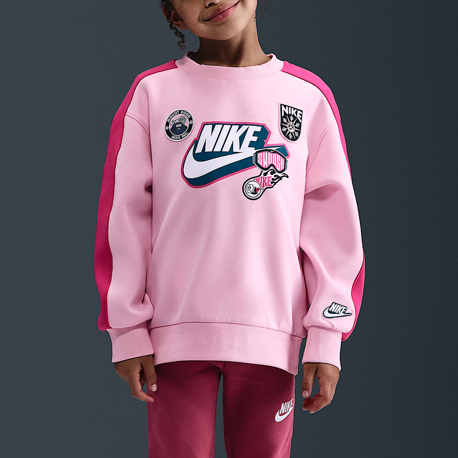 Nike genuine Autumn Kids' Patched Knit Round Neck Sweatshirt IO5970-690
Nike genuine Autumn Kids' Patched Knit Round Neck Sweatshirt IO5970-690