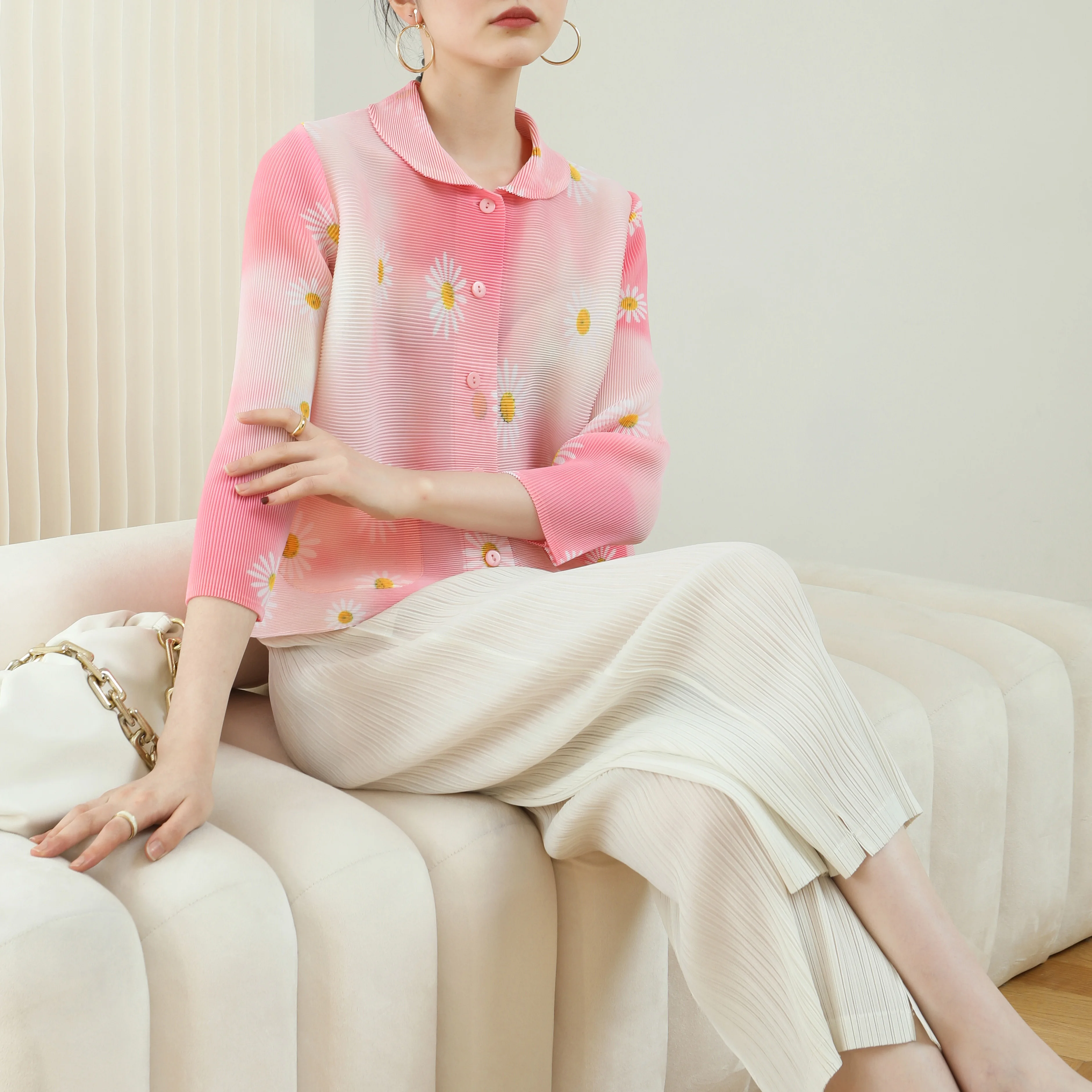 Autumn chunxia Miyake drape fresh and sweet long-sleeve lapel leisure printed long-sleeve T-shirt
Autumn chunxia Miyake drape fresh and sweet long-sleeve lapel leisure printed long-sleeve T-shirt