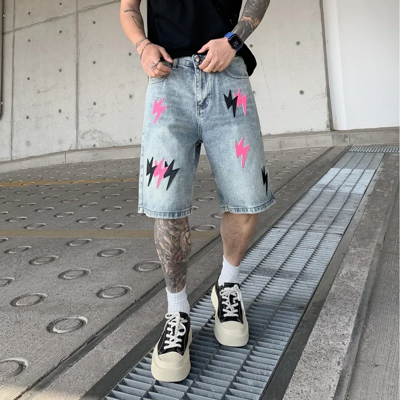 Harajuku готические летние элитные джинсовые шорты с молнией для мужчин Y2k американская уличная одежда ретро капри брюки прямые брюки Tide
Harajuku готические летние элитные джинсовые шорты с молнией для мужчин Y2k американская уличная одежда ретро капри брюки прямые брюки Tide