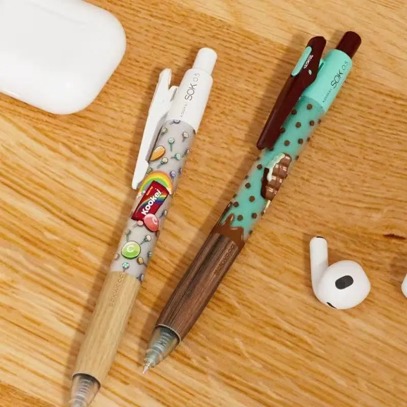 KOOKEI 0.5mm Sandalwood Grip Gel Pen,Summer Dessert Limited Cute Candy Ice Cream Chocolate Pattern Quick-dry Pen School Supplies
KOOKEI 0.5mm Sandalwood Grip Gel Pen,Summer Dessert Limited Cute Candy Ice Cream Chocolate Pattern Quick-dry Pen School Supplies