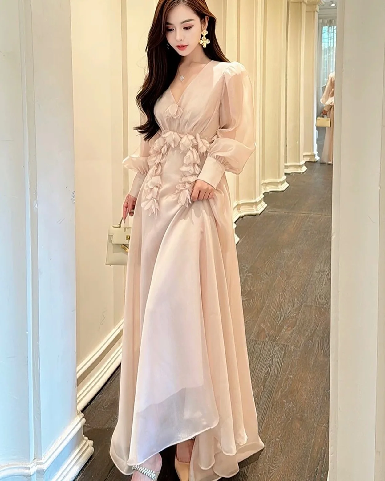 Customized Temperament Chiffon A-Line 3D Flowers Evening Dress High Quality Long Sleeves V-Neck Floor Length Celebrity Gowns
Customized Temperament Chiffon A-Line 3D Flowers Evening Dress High Quality Long Sleeves V-Neck Floor Length Celebrity Gowns