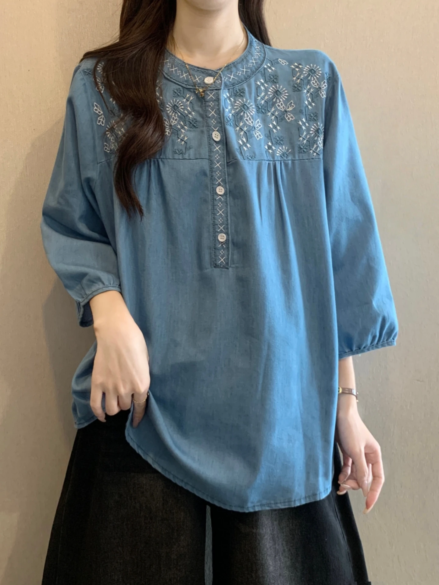 Blue Seven-Quarter Sleeve Retro Denim Shirt Women Summer 2026 plus Size Slimming Design Heavy Embroidery Top Korean Style Loo...
Blue Seven-Quarter Sleeve Retro Denim Shirt Women Summer 2026 plus Size Slimming Design Heavy Embroidery Top Korean Style Loo...