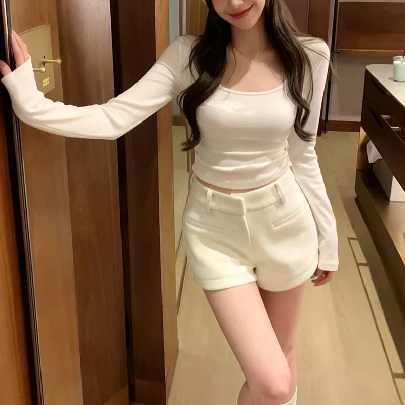 2025 зимние модные шорты с высокой талией, теплые брюки из искусственной шерсти, корейские повседневные шорты для миниатюрной одежды
2025 зимние модные шорты с высокой талией, теплые брюки из искусственной шерсти, корейские повседневные шорты для миниатюрной одежды