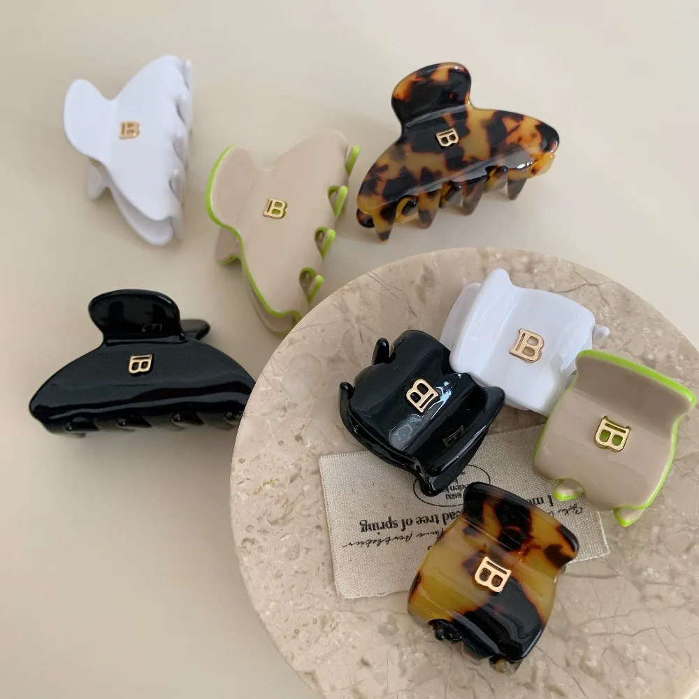 New Korean Letter B Acetate Hair Clip, Solid-colored Grasping Clip, High Texture Acetate Shark Clip, Fashion Hair Accessories
New Korean Letter B Acetate Hair Clip, Solid-colored Grasping Clip, High Texture Acetate Shark Clip, Fashion Hair Accessories