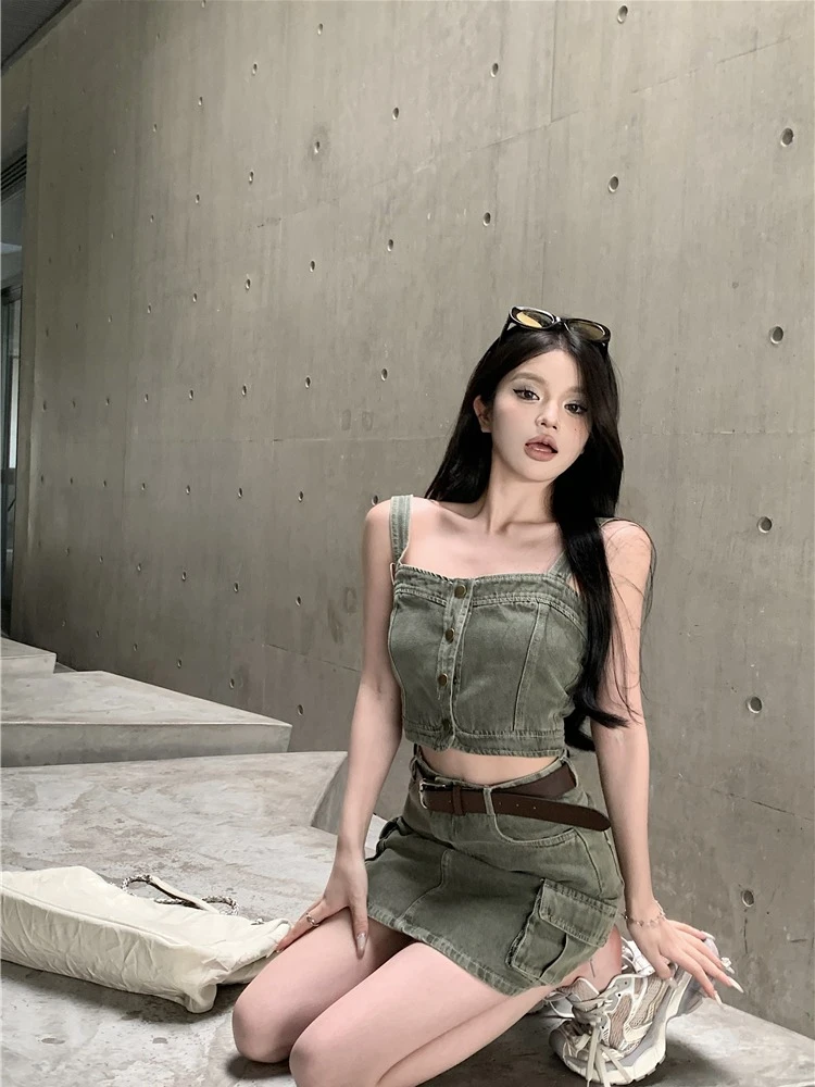 Cowboy set American retro spicy girl short style tank top hip hugging half skirt two-piece set cool spicy temperament set
Cowboy set American retro spicy girl short style tank top hip hugging half skirt two-piece set cool spicy temperament set