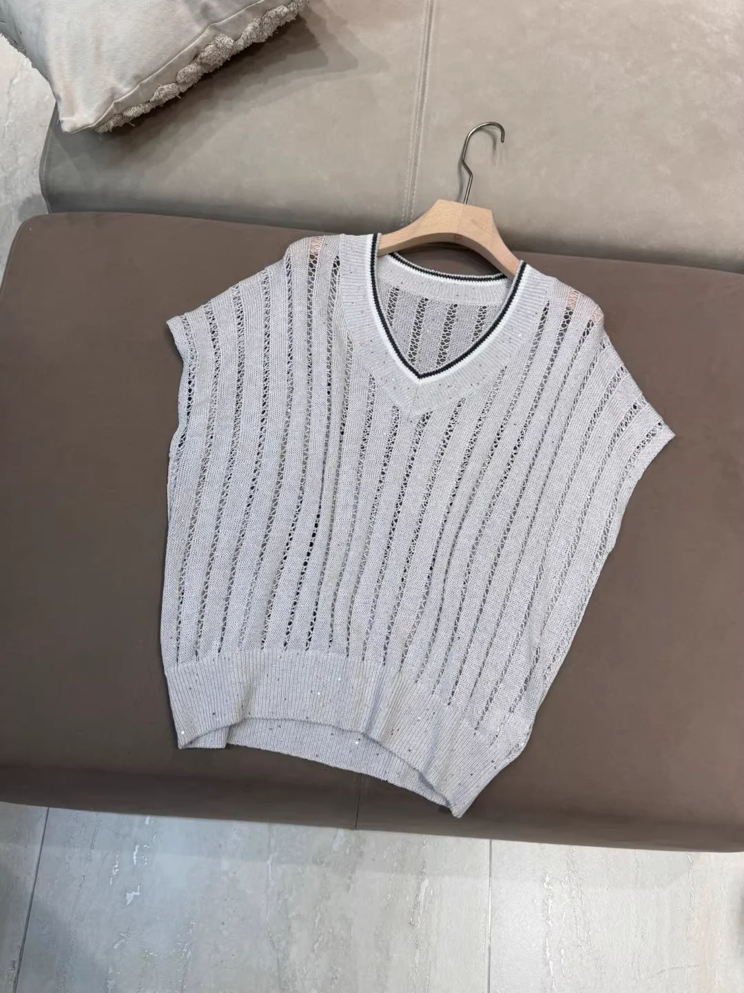 Sequined Women Hollow Out Knitted Vest V-Neck Short Sleeve Loose Female Tank Tops
Sequined Women Hollow Out Knitted Vest V-Neck Short Sleeve Loose Female Tank Tops