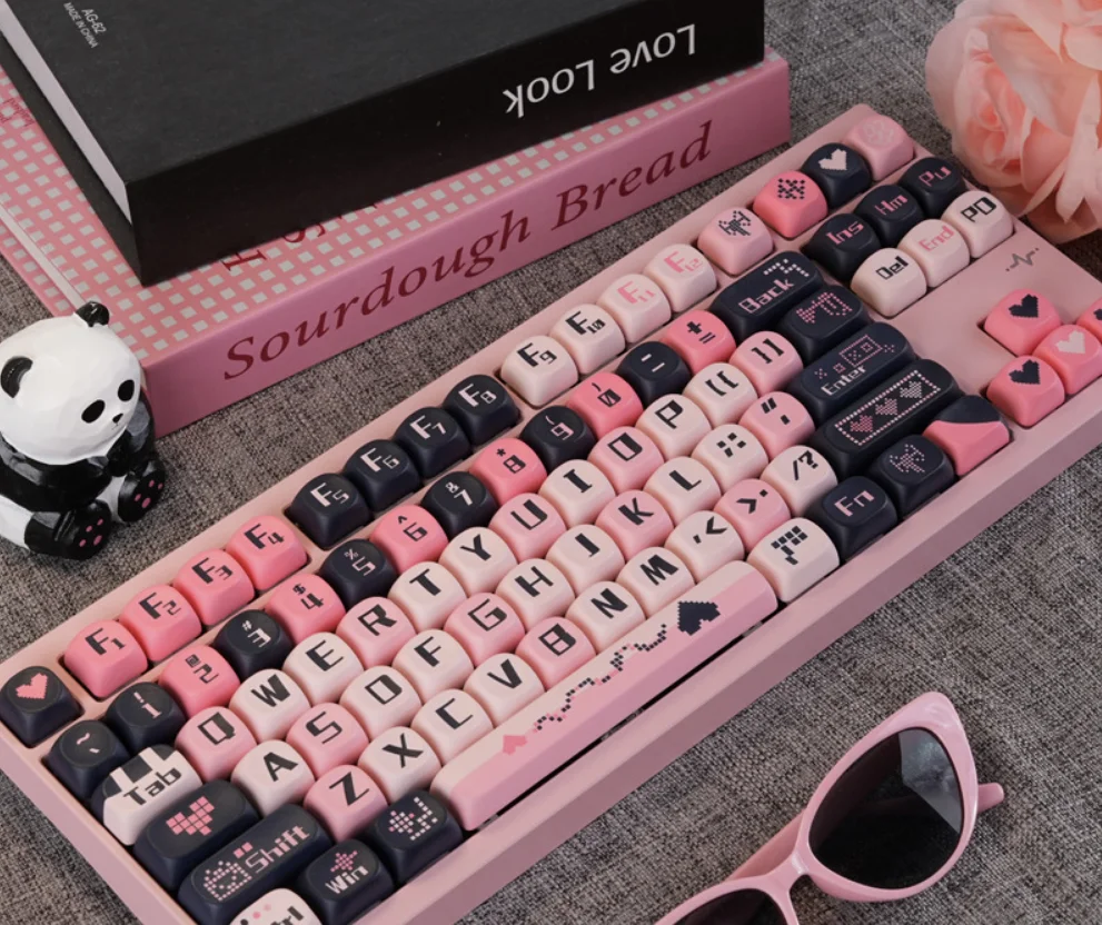 Love keycap black powder sweetheart MOA original pbt hot sublimation pink big character adaptation magnetic axis
Love keycap black powder sweetheart MOA original pbt hot sublimation pink big character adaptation magnetic axis