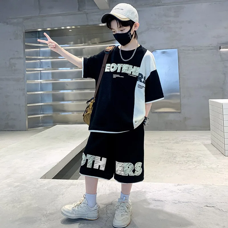 Summer 2025 new Boys' short-sleeved suit, stylish 4-14 years old Boys' summer round-neck short-sleeved top and pants 2-piece set
Summer 2025 new Boys' short-sleeved suit, stylish 4-14 years old Boys' summer round-neck short-sleeved top and pants 2-piece set