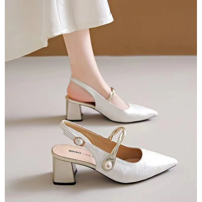 New Chinese-style elegant satin pointed-toe backless sandals for women Vintage Jacquard Chunky Heel High Heels Weddings and dai
New Chinese-style elegant satin pointed-toe backless sandals for women Vintage Jacquard Chunky Heel High Heels Weddings and dai
