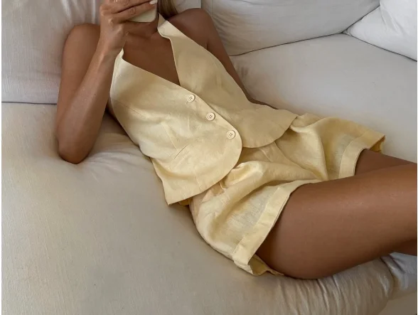 Newly Launched Temperament-Boosting Set: V-Neck Hanging Neck Sleeveless Vest and Stylish Casual Shorts for a Stunning Look
Newly Launched Temperament-Boosting Set: V-Neck Hanging Neck Sleeveless Vest and Stylish Casual Shorts for a Stunning Look