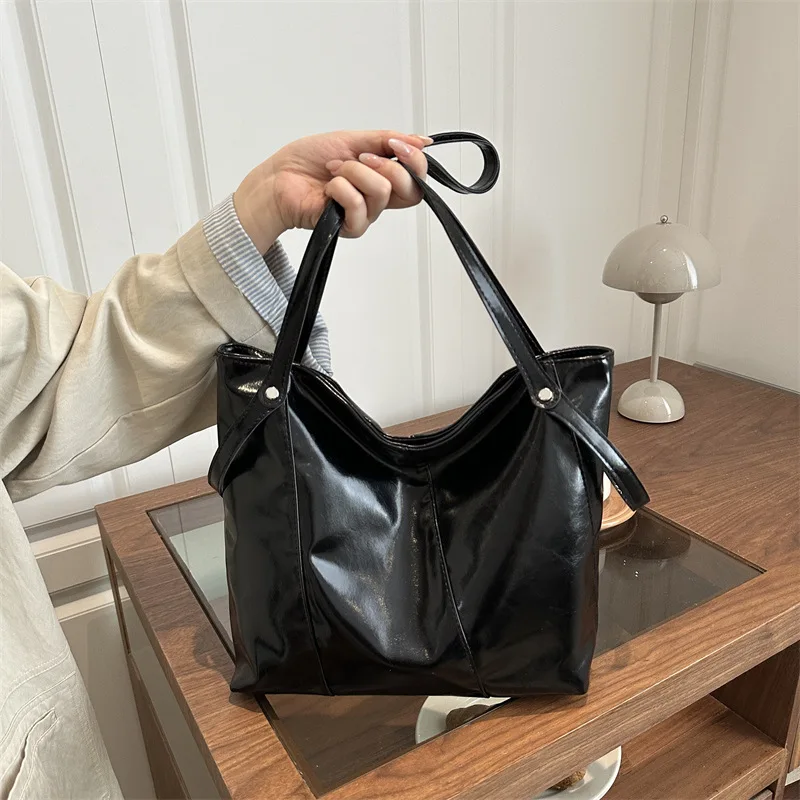 2025 Autumn Winter Niche Tote Bag, Luxe Commuter Purse for Women, Versatile Day to Night Crossbody, Minimalist Sling Bag
2025 Autumn Winter Niche Tote Bag, Luxe Commuter Purse for Women, Versatile Day to Night Crossbody, Minimalist Sling Bag