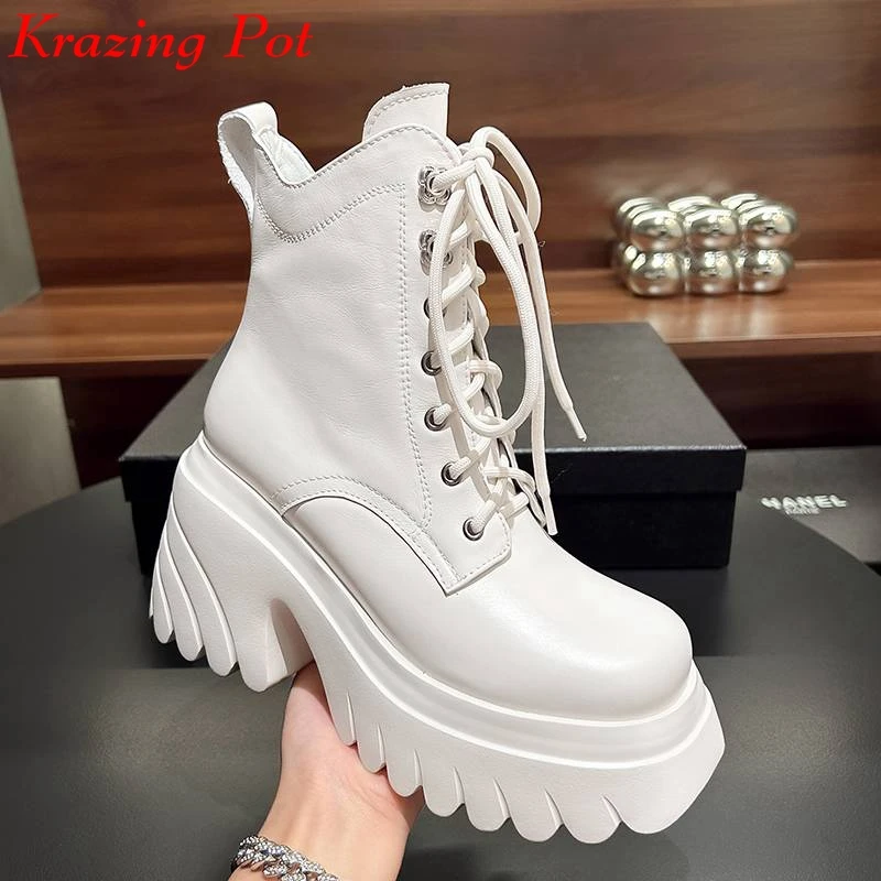 Krazing Pot 2025 Cow Leather Round Toe Super High Heels British School Winter Western Boots Platform Lace Up Wedges Ankle Boots
Krazing Pot 2025 Cow Leather Round Toe Super High Heels British School Winter Western Boots Platform Lace Up Wedges Ankle Boots