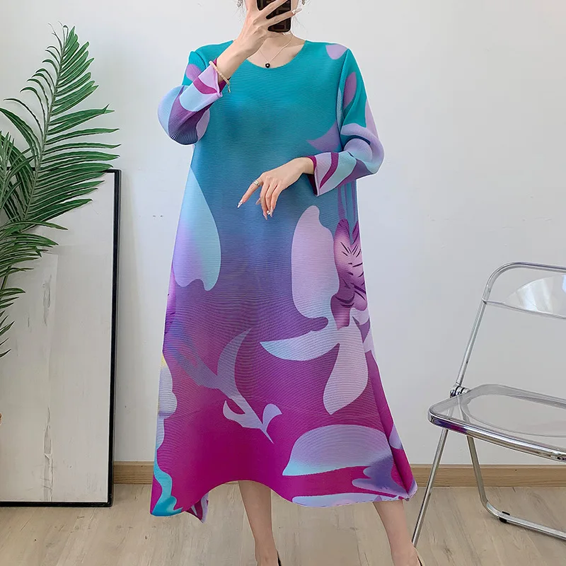 Miyake плиссированное платье с длинными рукавами и круглым вырезом, лето 2021, новинка лета 2022, тонкий галстук, трапециевидной формы с принтом, внешняя торговля, элегантные длинные платья
Miyake плиссированное платье с длинными рукавами и круглым вырезом, лето 2021, новинка лета 2022, тонкий галстук, трапециевидной формы с принтом, внешняя торговля, элегантные длинные платья