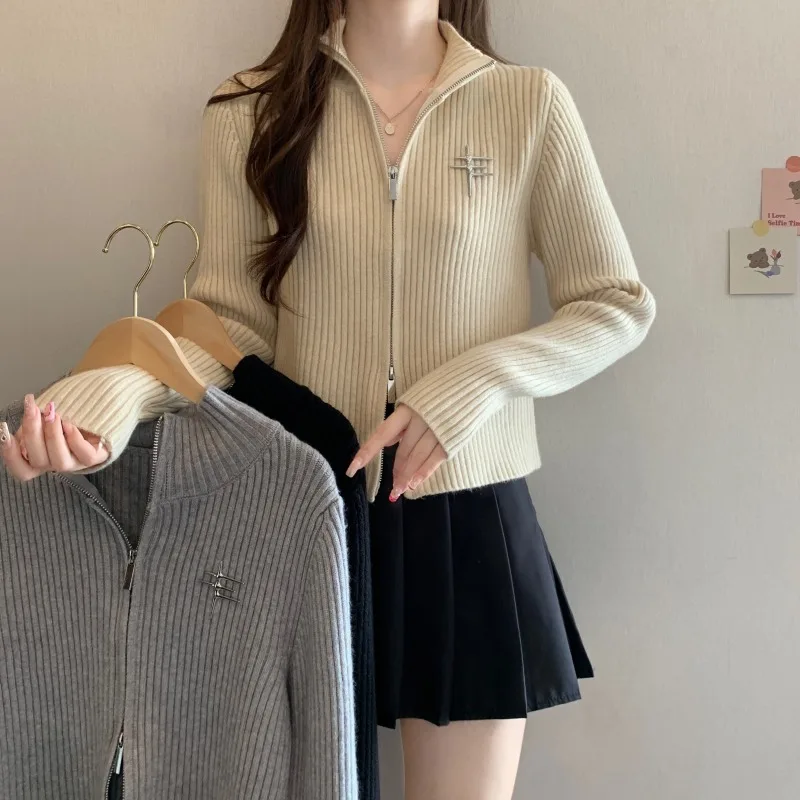 Large Size Fat Mm Autumn Outfit New 2024 Casual Stand Up Collar Knitted Cardigan Women's Double Zipper Slimming Solid Color Top
Large Size Fat Mm Autumn Outfit New 2024 Casual Stand Up Collar Knitted Cardigan Women's Double Zipper Slimming Solid Color Top