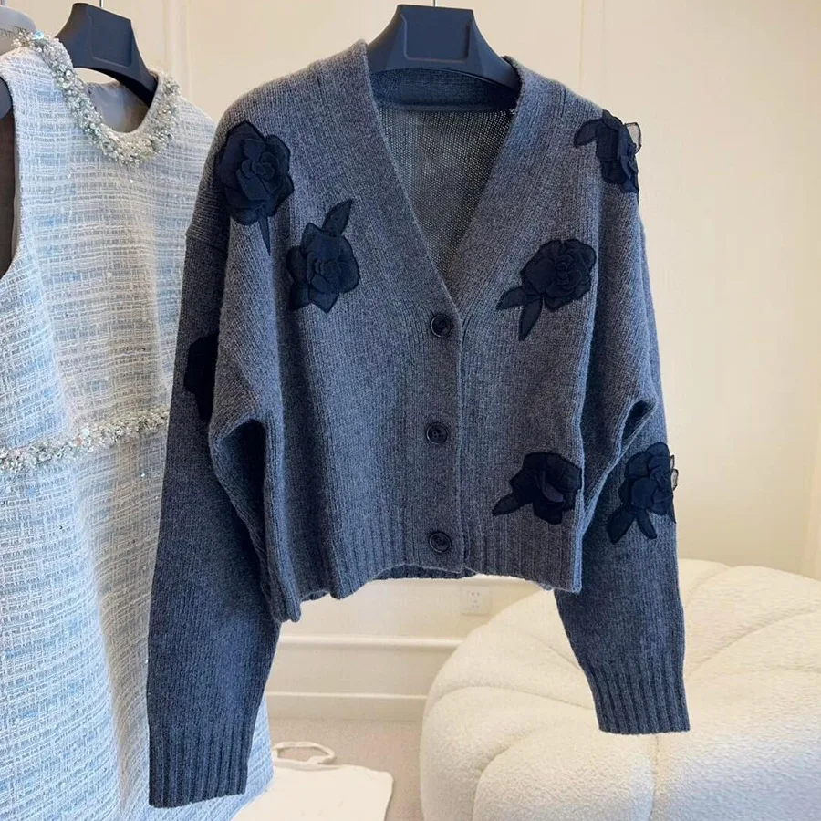 Grey Embroidered V Neck Sweater Loose Fit Short Women Knitwear Autumn y2k
Grey Embroidered V Neck Sweater Loose Fit Short Women Knitwear Autumn y2k