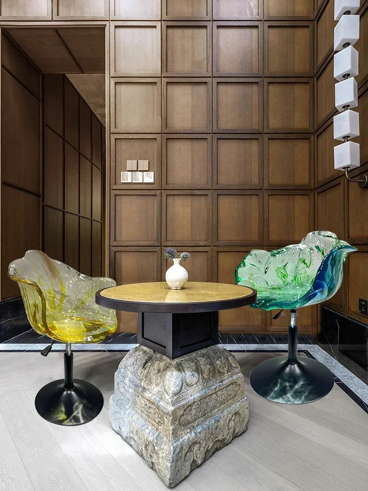 Transparent resin petal chair Hotel living room dining room bar chair designer online celebrity luxury high-end armchair. 
Transparent resin petal chair Hotel living room dining room bar chair designer online celebrity luxury high-end armchair.