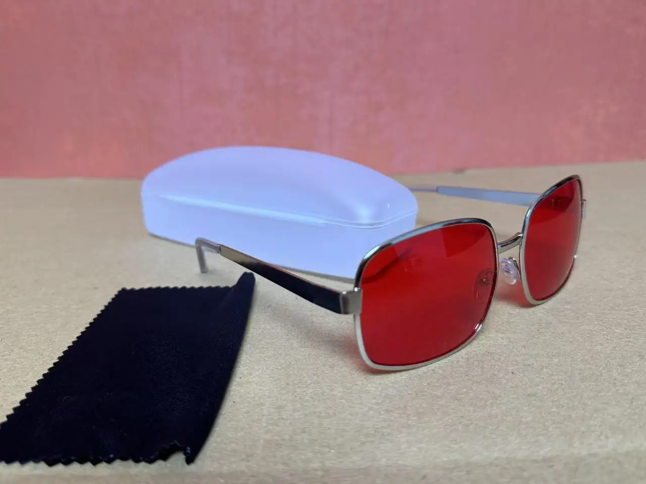Project Mayhem Sunglasses Fight Club Tyler Durden Oliver Peoples 523 Brad Pitt men RED lens sunglasses:with box
Project Mayhem Sunglasses Fight Club Tyler Durden Oliver Peoples 523 Brad Pitt men RED lens sunglasses:with box
