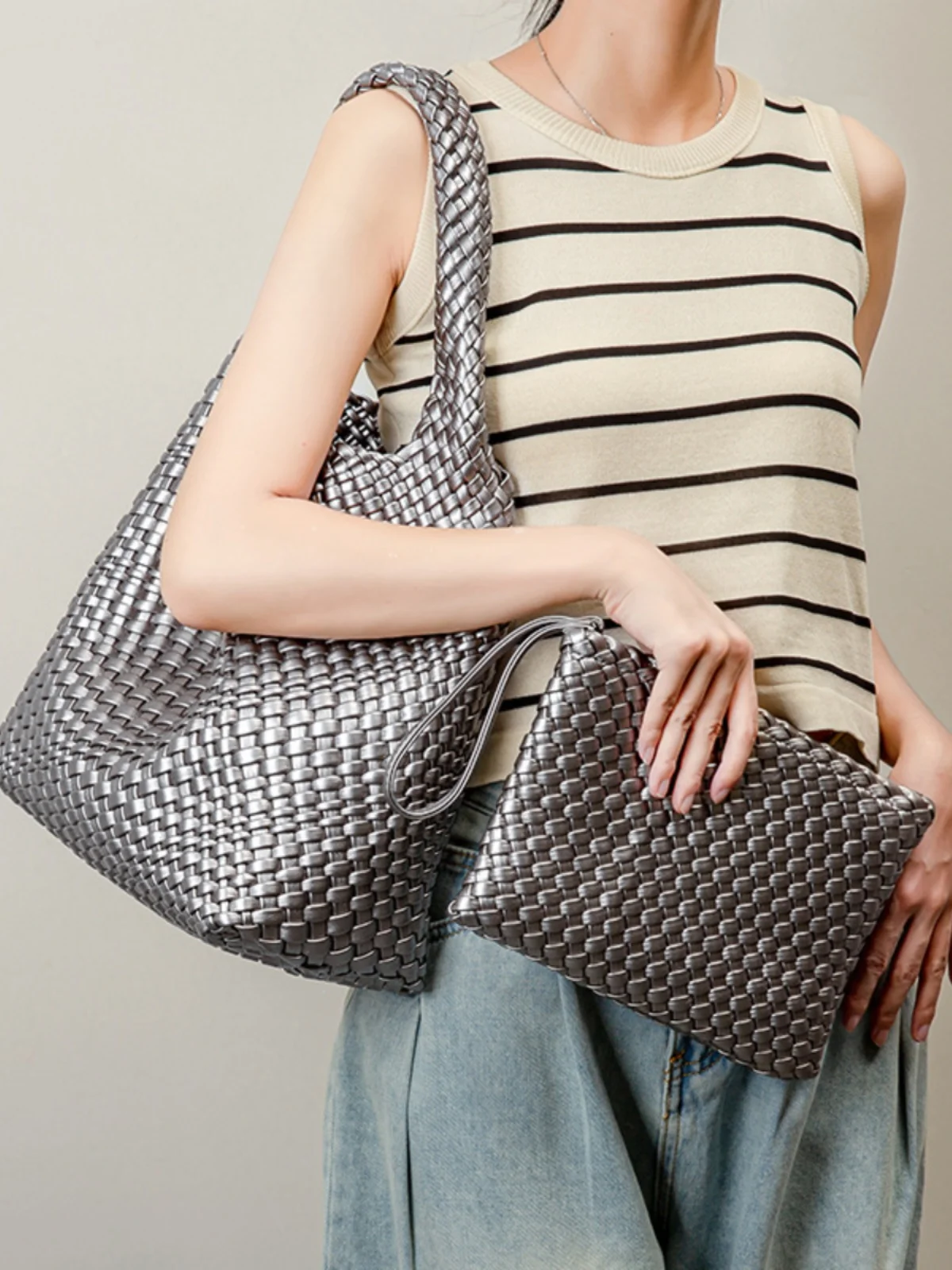 Hong Kong Fonck New Large Capacity Women's Leather Woven Tote Bag Shoulder Handbag Young Pure Color Casual Summer Bag
Hong Kong Fonck New Large Capacity Women's Leather Woven Tote Bag Shoulder Handbag Young Pure Color Casual Summer Bag