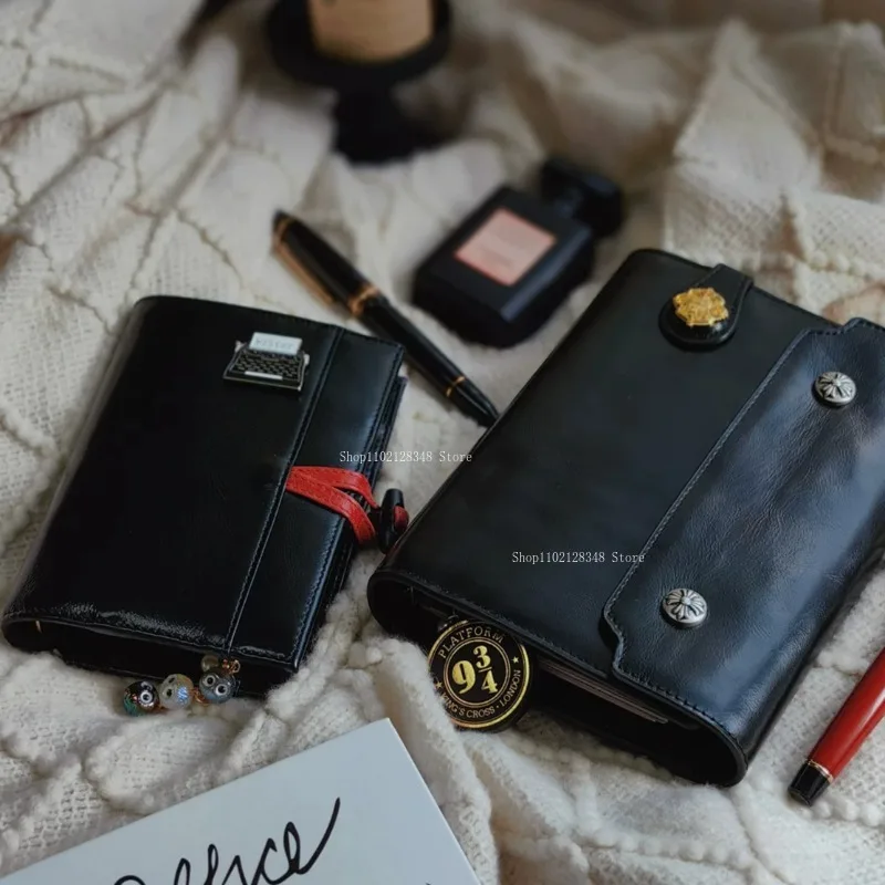 Corner Buckle A6 Genuine Leather Black Oil Wax Leather Hand Account Loose-leaf Book Student Outdoor Sketch Portable Notebook
Corner Buckle A6 Genuine Leather Black Oil Wax Leather Hand Account Loose-leaf Book Student Outdoor Sketch Portable Notebook