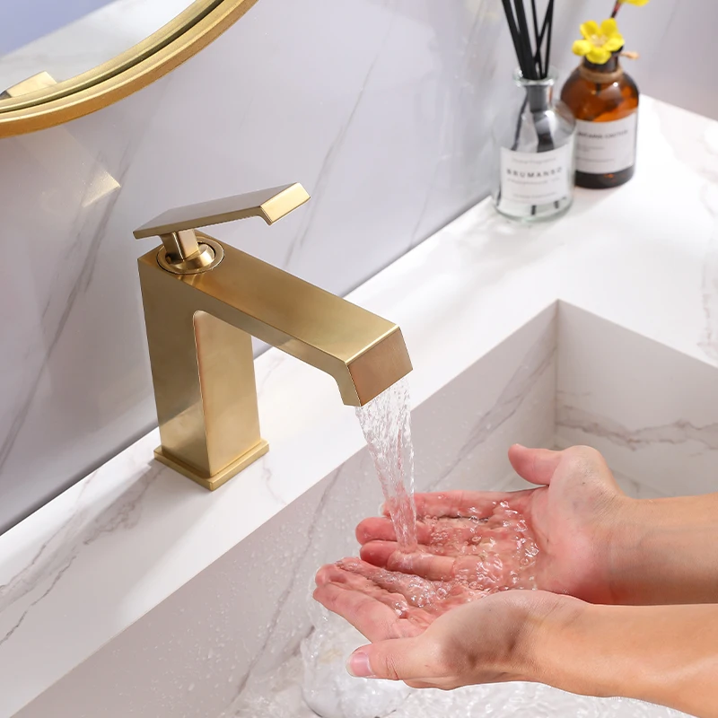 Light luxury all copper brushed gold cold and hot basin faucet, gold brass simple wash basin faucet, single handle
Light luxury all copper brushed gold cold and hot basin faucet, gold brass simple wash basin faucet, single handle