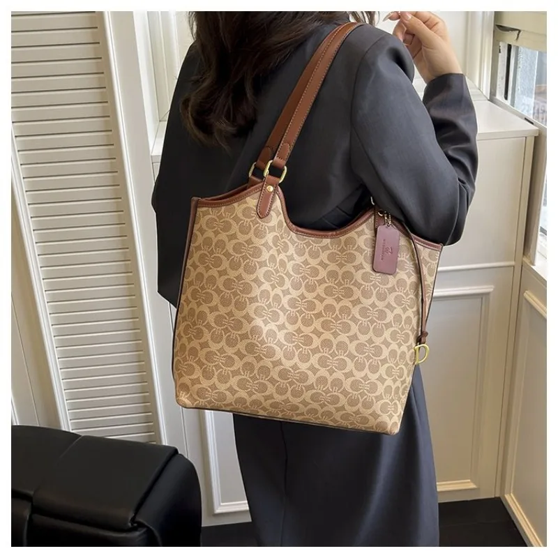 Hot Sale Female Bag Stylish Crossbody Bag for Women Retro Printing Shoulder Bag Adjustable Commuting Work Travel
Hot Sale Female Bag Stylish Crossbody Bag for Women Retro Printing Shoulder Bag Adjustable Commuting Work Travel