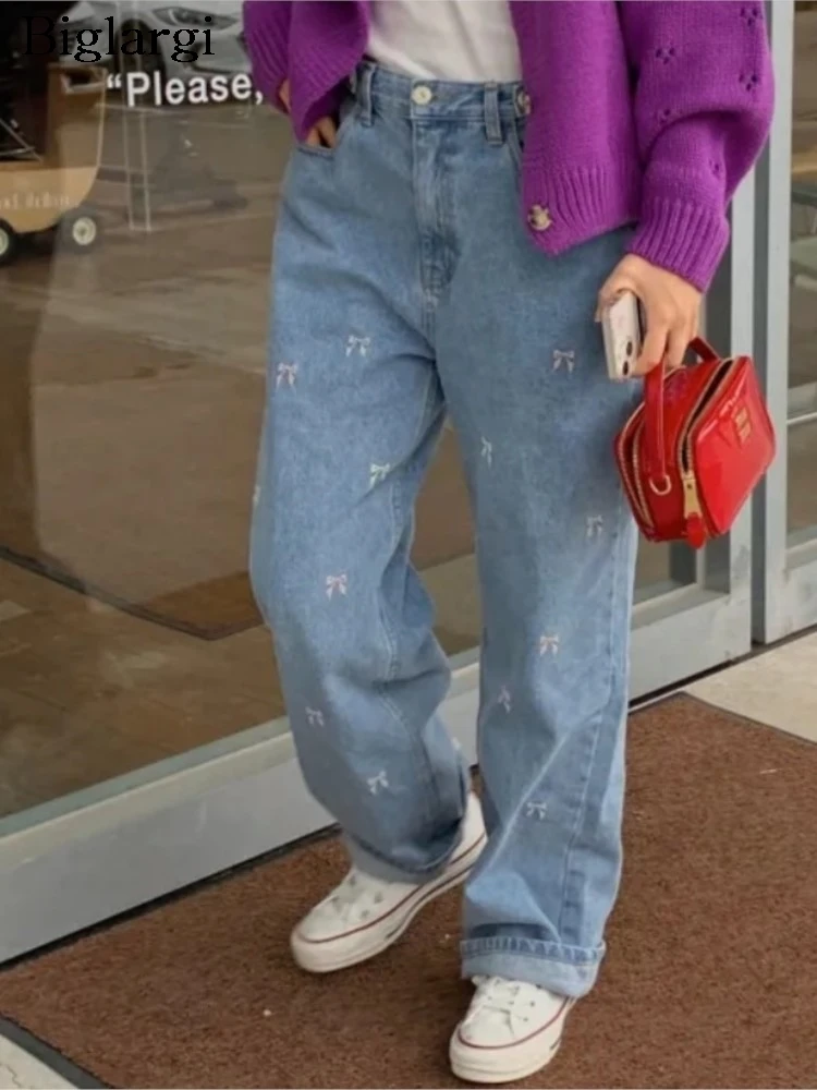 Джинсы осенние длинные брюки женские с вышивкой и бантом модные милые женские брюки с высокой талией в Корейском стиле свободные женские прямые брюки 
Джинсы осенние длинные брюки женские с вышивкой и бантом модные милые женские брюки с высокой талией в Корейском стиле свободные женские прямые брюки