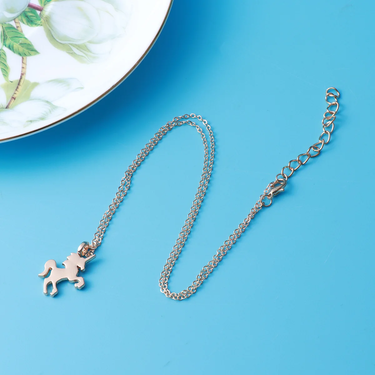 Golden Necklace Women Pendant Unicorn Shape Jewelry Gift Special Design Alloy Matching Clothes Charm Beauty Daily Party
Golden Necklace Women Pendant Unicorn Shape Jewelry Gift Special Design Alloy Matching Clothes Charm Beauty Daily Party