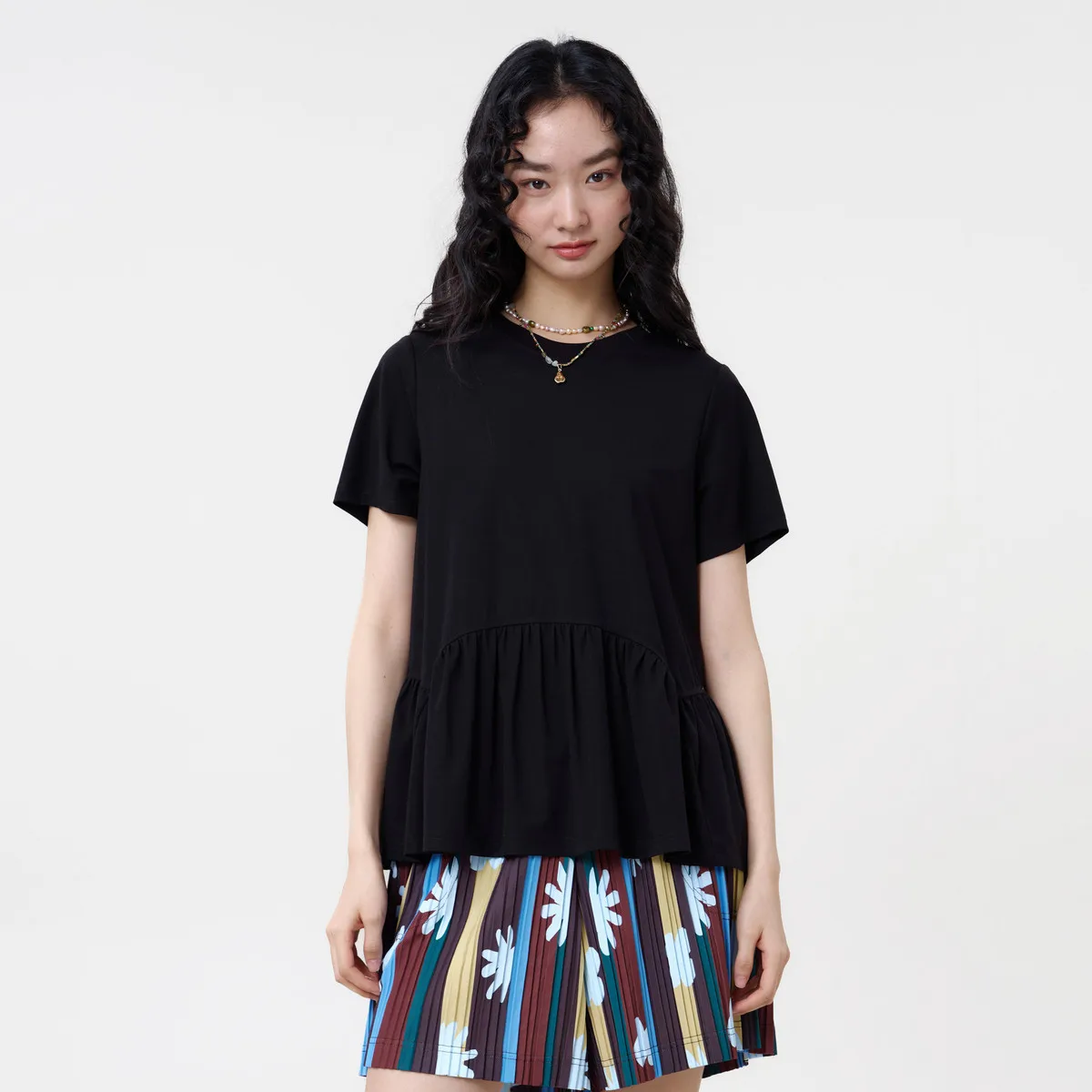MOVEUP Solid Color Round Neck Short Sleeved T-Shirt 2026 Summer New Patchwork Pleated Hem Minimalist Tee Top For Women 3ELX10512
MOVEUP Solid Color Round Neck Short Sleeved T-Shirt 2026 Summer New Patchwork Pleated Hem Minimalist Tee Top For Women 3ELX10512