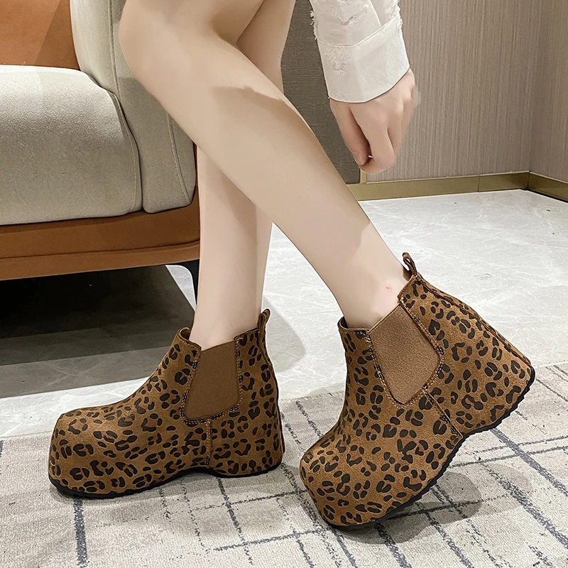 Водонепроницаемая платформа с круглым носком на толстой подошве, модные, универсальные, удобные, противоскользящие и дышащие женские ботильоны
Водонепроницаемая платформа с круглым носком на толстой подошве, модные, универсальные, удобные, противоскользящие и дышащие женские ботильоны