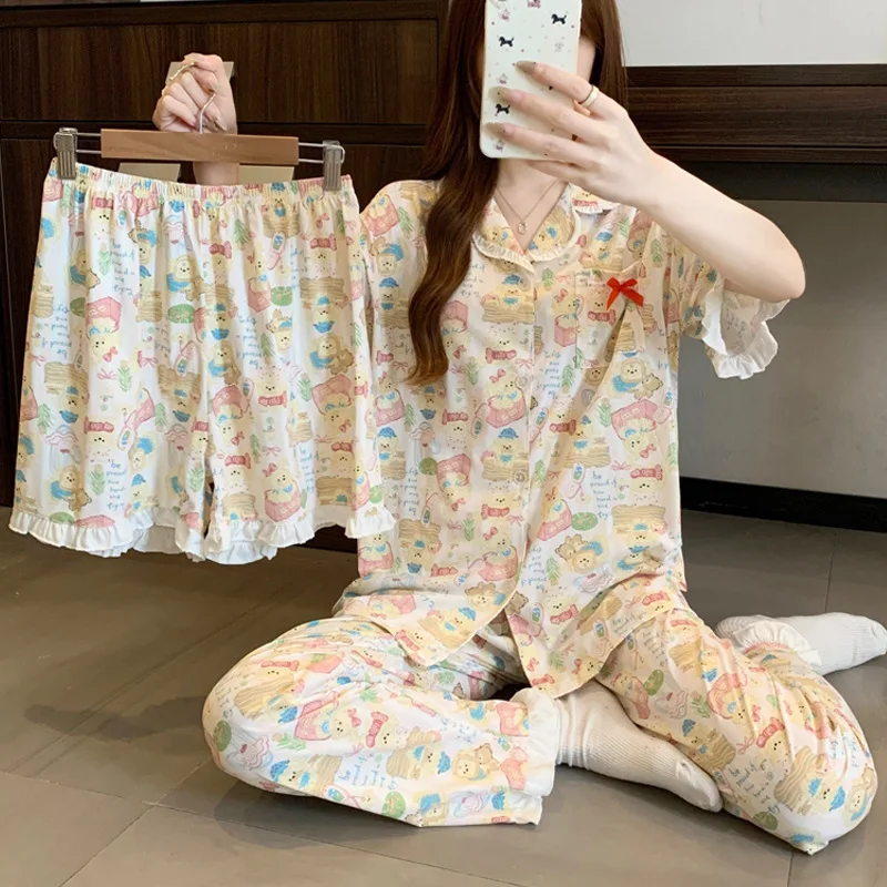 Женские летние пижамы, комплект из трех предметов, удобная одежда для сна с оборками, короткими рукавами и лацканами, домашняя одежда с героями мультфильмов, женская одежда для отдыха
Женские летние пижамы, комплект из трех предметов, удобная одежда для сна с оборками, короткими рукавами и лацканами, домашняя одежда с героями мультфильмов, женская одежда для отдыха