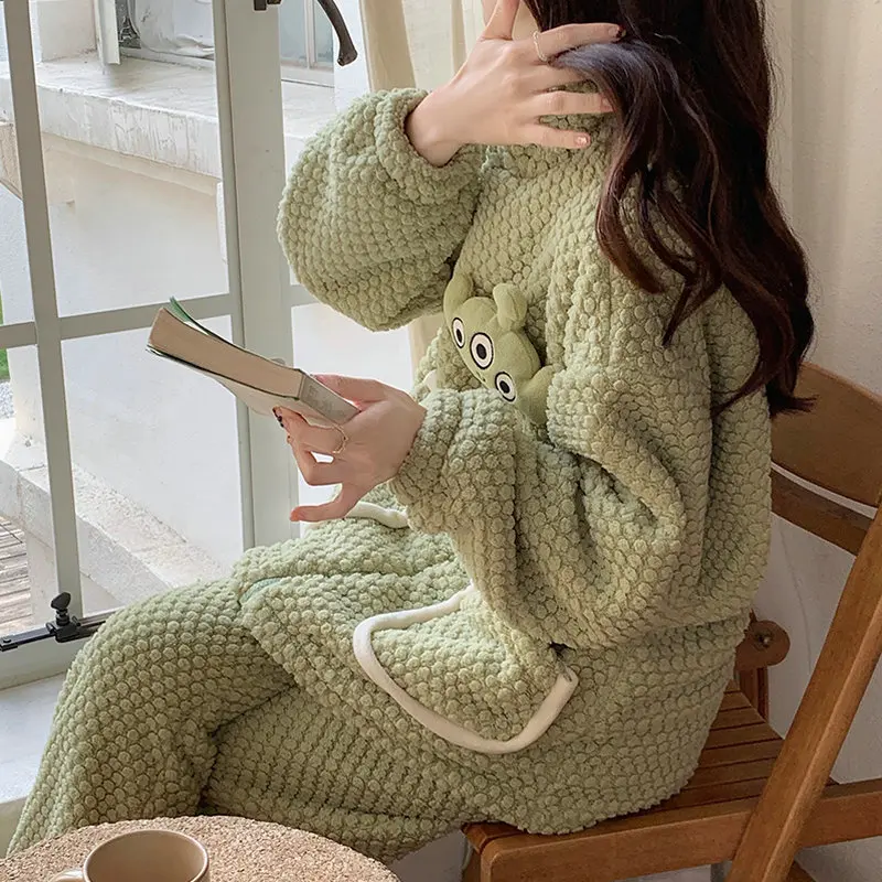 Пижама из кораллового флиса Женская осенне-зимняя флисовая Новинка фланелевая зимняя Домашняя одежда на молнии с тремя глазами из мультфильма
Пижама из кораллового флиса Женская осенне-зимняя флисовая Новинка фланелевая зимняя Домашняя одежда на молнии с тремя глазами из мультфильма
