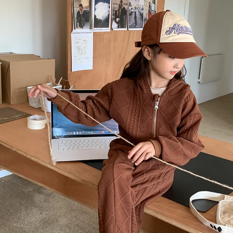 Топ с длинными рукавами, расклешенные брюки с разрезом, комплект из двух предметов, осенняя одежда для девочек, новый короткий трикотаж в корейском стиле
Топ с длинными рукавами, расклешенные брюки с разрезом, комплект из двух предметов, осенняя одежда для девочек, новый короткий трикотаж в корейском стиле