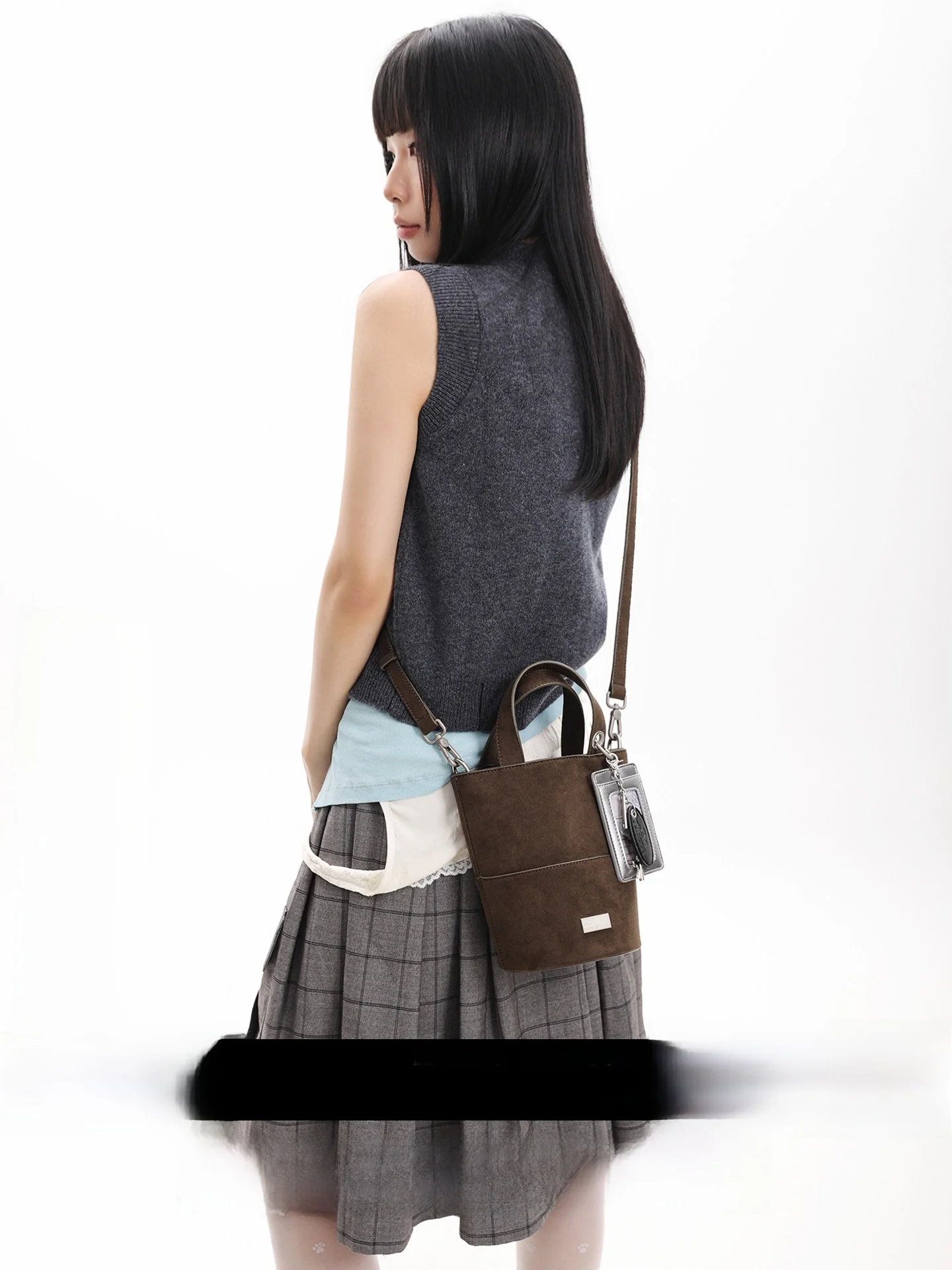 Spring Summer New Arrival JANDRESS Suede Bucket Bag with Hanging Decoration Handbag Shoulder Bag Crossbody Bag for Youth
Spring Summer New Arrival JANDRESS Suede Bucket Bag with Hanging Decoration Handbag Shoulder Bag Crossbody Bag for Youth