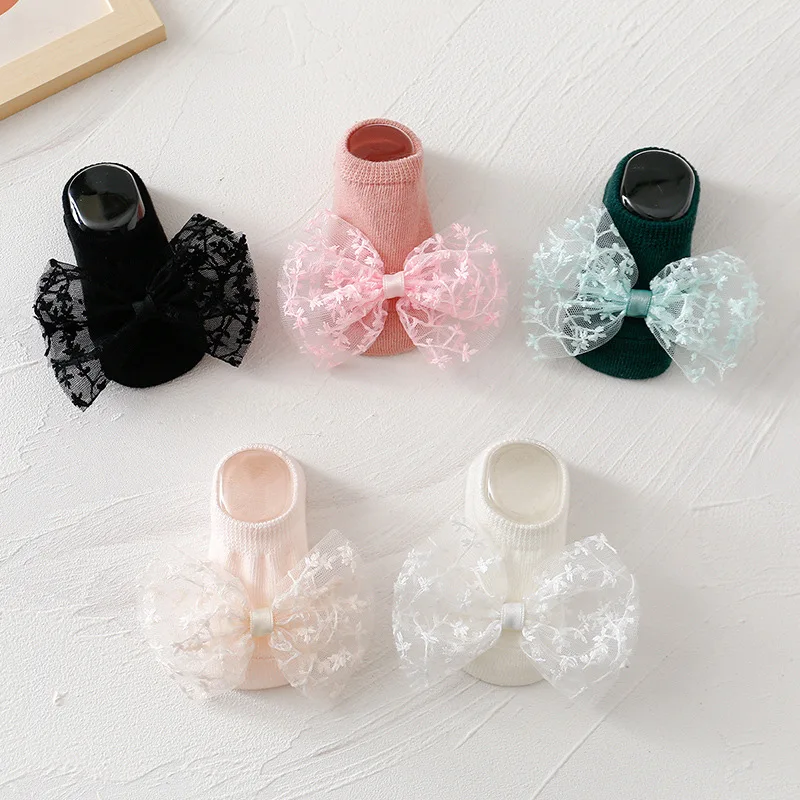 Кружевные носки с бантом для девочек-принцессы, весенне-летние носки-тапочки, противоскользящие детские носки-лодочки, хлопковая обувь для детей 0-3 лет, носки с бантом для младенцев
Кружевные носки с бантом для девочек-принцессы, весенне-летние носки-тапочки, противоскользящие детские носки-лодочки, хлопковая обувь для детей 0-3 лет, носки с бантом для младенцев