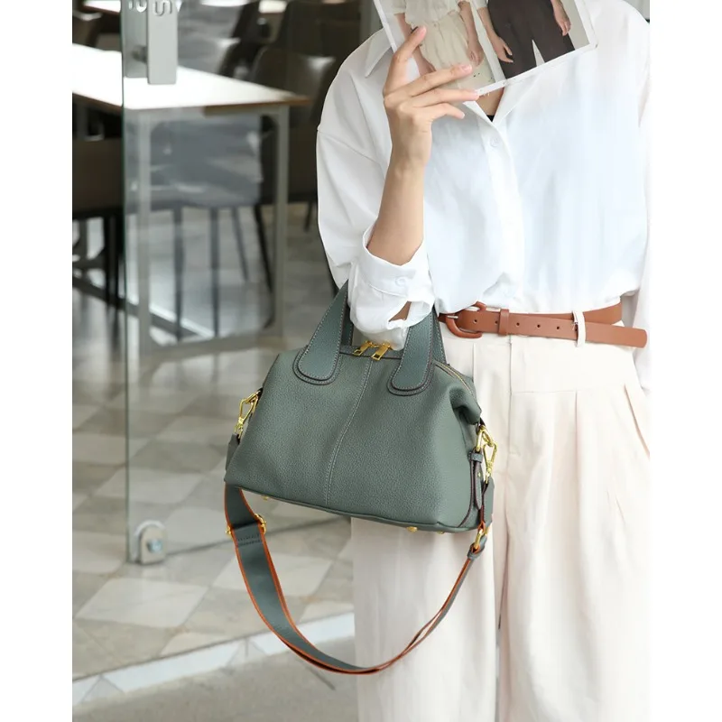 Women's Top Layer Cowhide Handbag Niche Design Large Capacity Single Shoulder Crossbody Bag Fashionable Genuine Leather Tote Bag
Women's Top Layer Cowhide Handbag Niche Design Large Capacity Single Shoulder Crossbody Bag Fashionable Genuine Leather Tote Bag