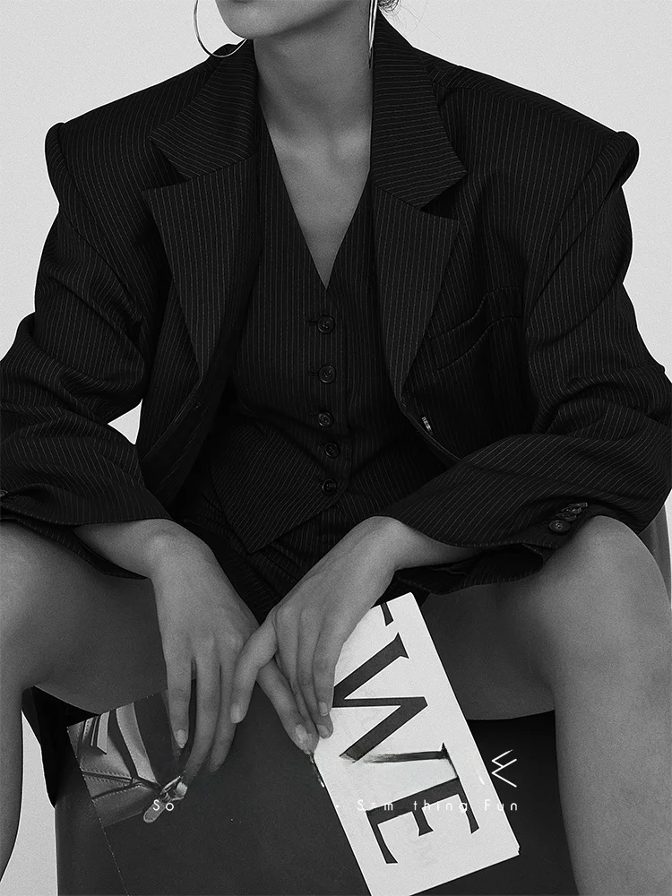 Foundume Classic Wide oulder Flip Collar Oversize Dad Sle Striped Suit Jaet for Women Loose Fit Long Sve Autumn Oute...
Foundume Classic Wide oulder Flip Collar Oversize Dad Sle Striped Suit Jaet for Women Loose Fit Long Sve Autumn Oute...