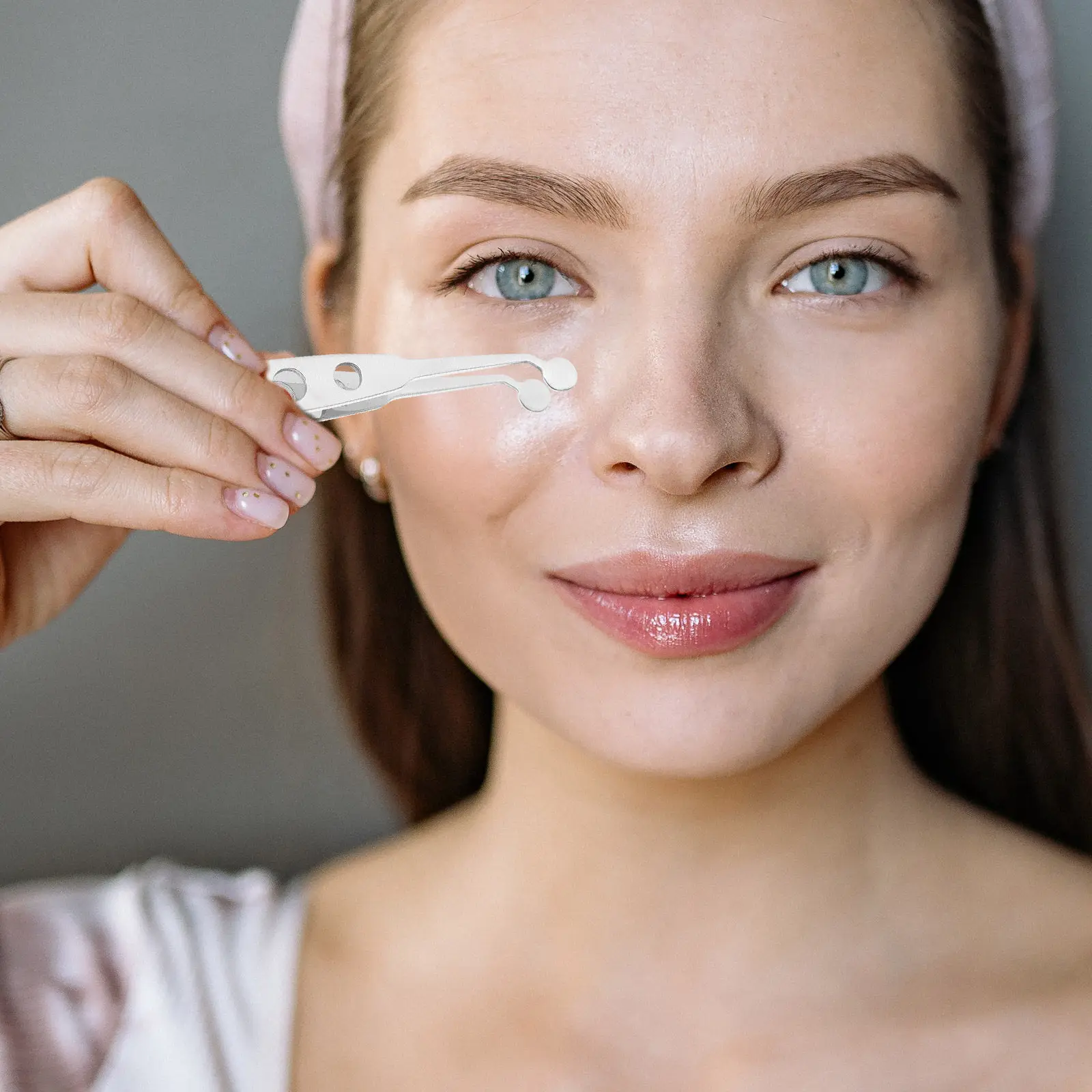 Women Eyelid Tweezer Metal Meibomian Gland Precise Operation Round Head Design Comfortable Experience Portable
Women Eyelid Tweezer Metal Meibomian Gland Precise Operation Round Head Design Comfortable Experience Portable