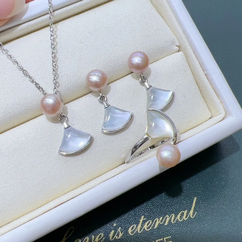 5AGrade Natural Freshwater Pearl Pendant Earrings Ring Dance Dress Set Seashell Mini Dress Pearl Set Wholesale 
5AGrade Natural Freshwater Pearl Pendant Earrings Ring Dance Dress Set Seashell Mini Dress Pearl Set Wholesale