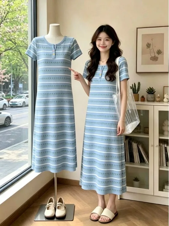Summer 2026 Casual plus Size Striped T-shirt Dress Loose Meat Concealing Slimming Age-Defying Women's Korean Style Knitted Dress
Summer 2026 Casual plus Size Striped T-shirt Dress Loose Meat Concealing Slimming Age-Defying Women's Korean Style Knitted Dress