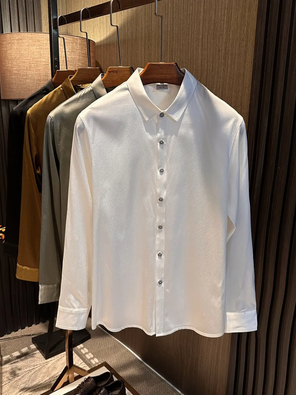Gentleman aristocratic temperament! 2025 autumn new men's high-end solid-color silk mulberry silk long-sleeved shirt
Gentleman aristocratic temperament! 2025 autumn new men's high-end solid-color silk mulberry silk long-sleeved shirt