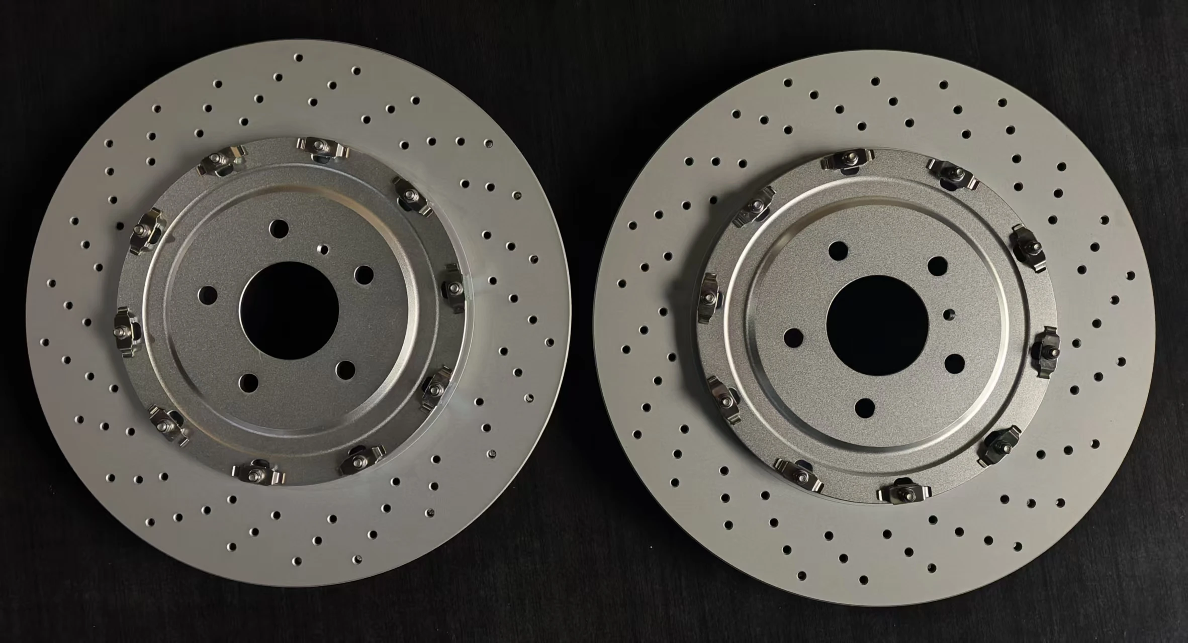 Front 390*32.6mm High Quality Brake Disc Standard Size Brake Discs 40206KJ10A For Nissan GTR R35
Front 390*32.6mm High Quality Brake Disc Standard Size Brake Discs 40206KJ10A For Nissan GTR R35