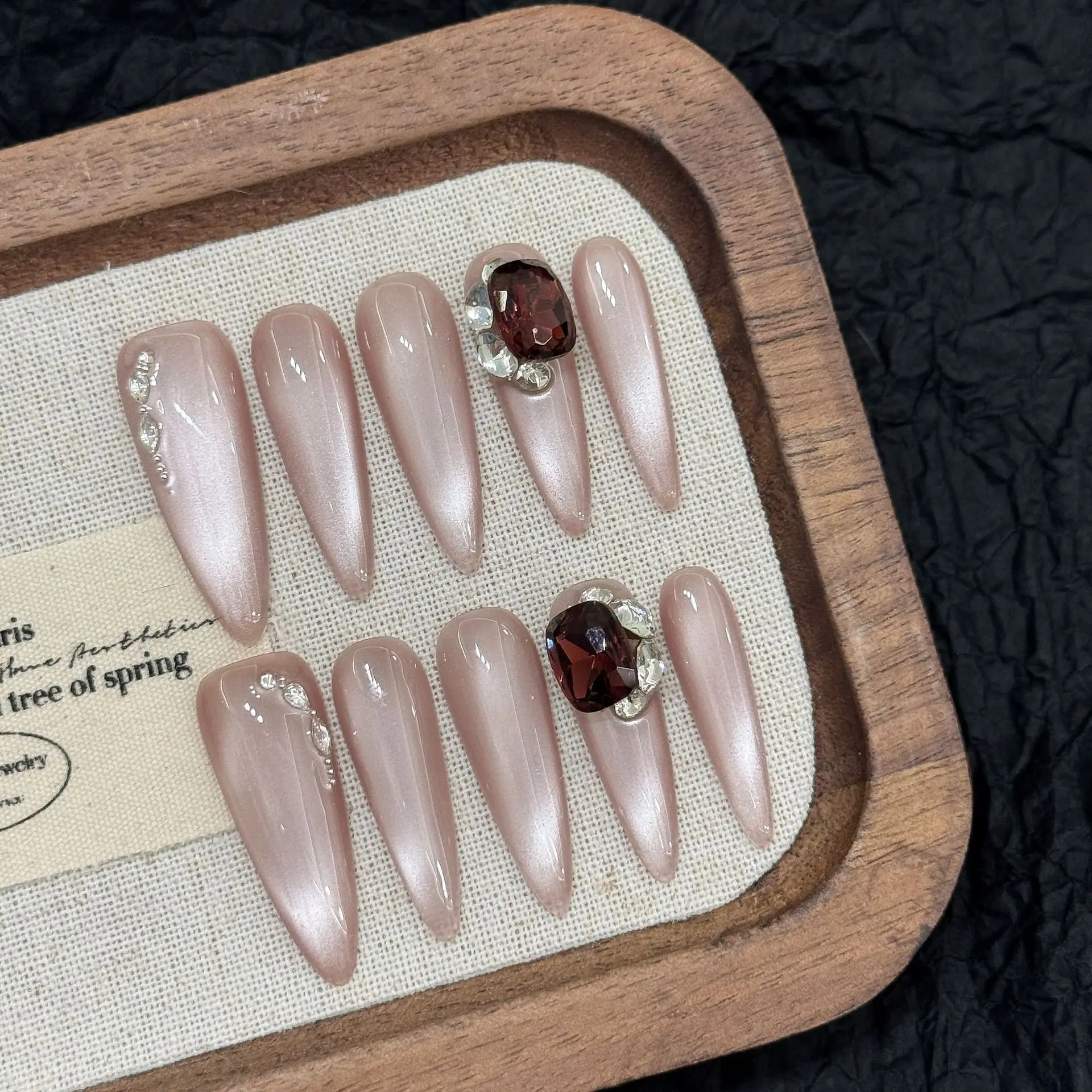 10pcs Glossy Cat's Eye Press On Nails Light Purple Long Almond Handmade Fake Nails Glitter Rhinestone Decor Gentle False Nail
10pcs Glossy Cat's Eye Press On Nails Light Purple Long Almond Handmade Fake Nails Glitter Rhinestone Decor Gentle False Nail
