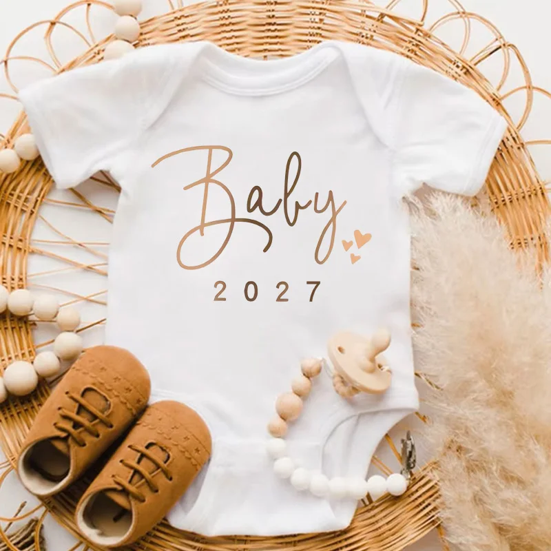 Baby 2027 Pregnancy Announcement Newborn Baby Bodysuits Gold Letter Printed Boys Girls Romper Jumpsuit Clothes
Baby 2027 Pregnancy Announcement Newborn Baby Bodysuits Gold Letter Printed Boys Girls Romper Jumpsuit Clothes