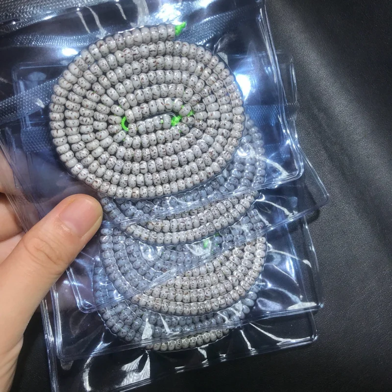 Hainan Star Moon Bodhi 5*3mm, 228 pieces 4*6mm
Hainan Star Moon Bodhi 5*3mm, 228 pieces 4*6mm