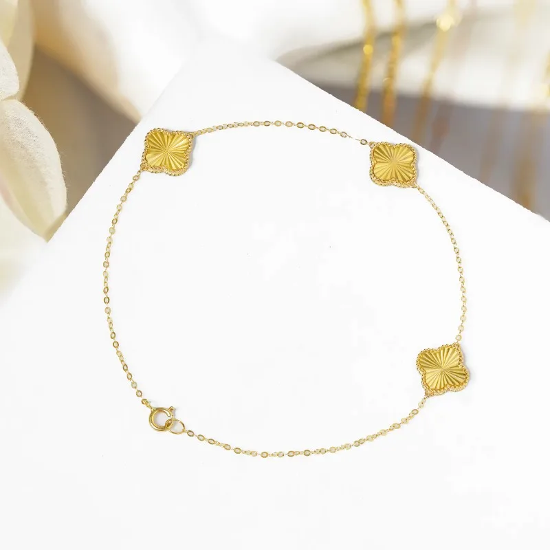Wholesale 18k Gold Bracelet for Women Hot Selling Solid Plain Bangles With Waterproof Non-Tarnish Flower Clover Design
Wholesale 18k Gold Bracelet for Women Hot Selling Solid Plain Bangles With Waterproof Non-Tarnish Flower Clover Design