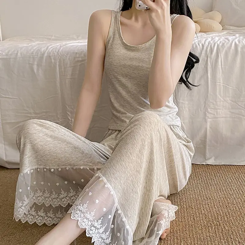 Summer Suspender Pajamas Women's Sleeveless Vest with Chest Pad High-end Loungewear Suit Can Wear Trousers Outside
Summer Suspender Pajamas Women's Sleeveless Vest with Chest Pad High-end Loungewear Suit Can Wear Trousers Outside